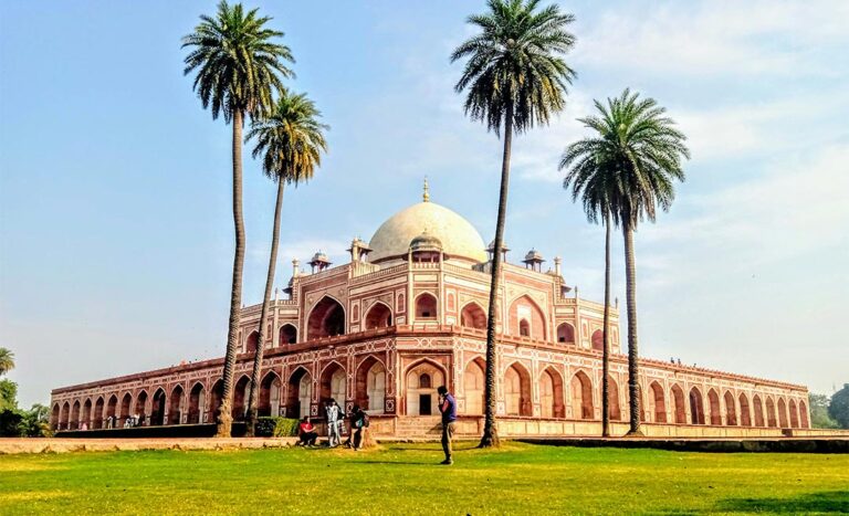 An Insider’s Guide To Finding Holiday Romance In Delhi