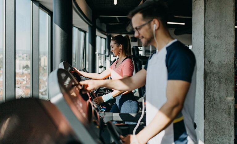 5 Fitness Hacks To Keep The Pounds Off When Travelling