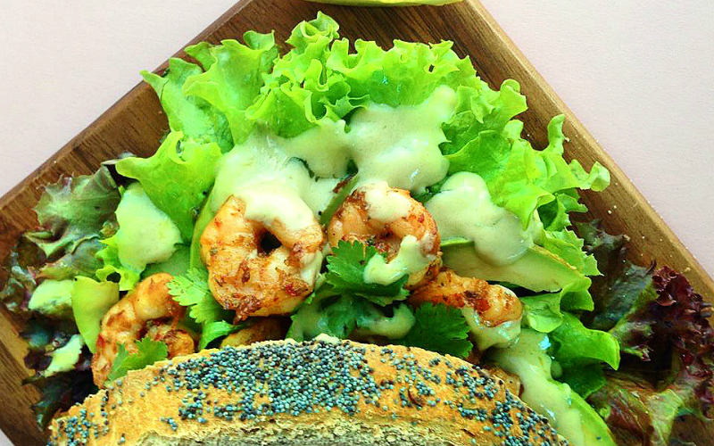 Gamberetto sandwich with juicy grilled prawns spiced with cili padi and chilli flakes, topped with fresh coriander and over a bed of crisp lettuce