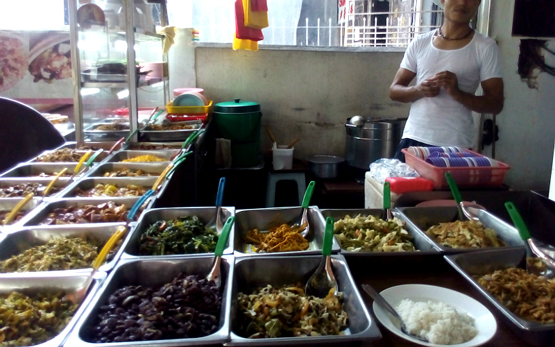 myanmarese_rice_stall3_-_pic_by_Vivian_Chong