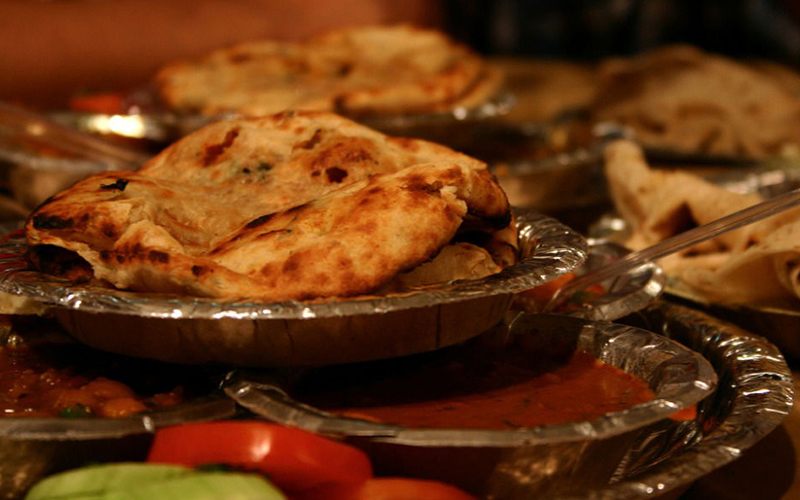 Best-Paranthas-at-Paranthe-Wali-Gali_hangouts.co.in