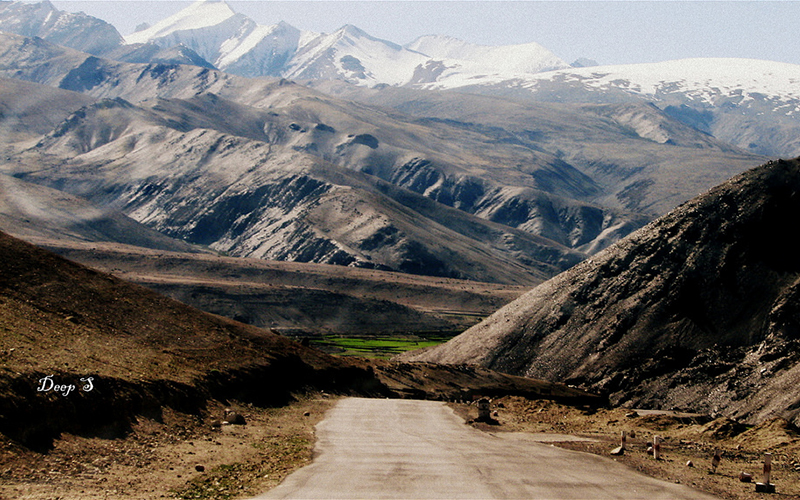 Roads to snow peaks. (Pic credit: Deepak Sharma/Flickr)