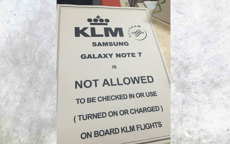 A KLM notice prohibiting the use of the Samsung Galaxy Note 7 (Photo credit: Leisha Chi/Twitter)