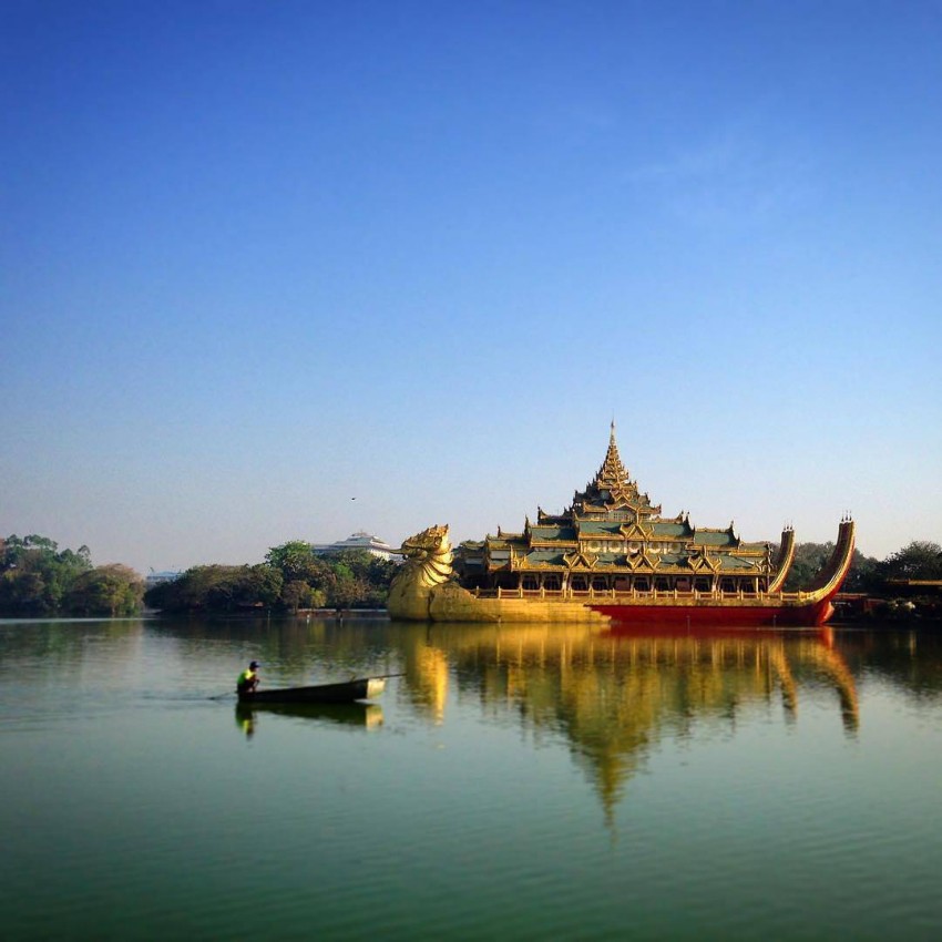 Kandawgyi Lake, Myanmar  (Photo credit:  @pedritochocolatero)