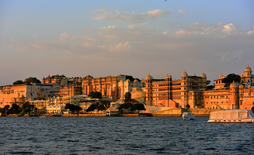 Nurture your daydreams and fantasies by watching the sun set over Udaipur's palaces. 