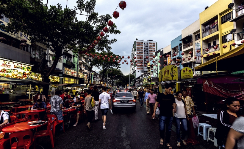 Arguably one of the most famous food spots in Kuala Lumpur, don't expect Jalan Alor to be empty after the sun goes down (Photo Credit: Flickr / Daniel Lee)