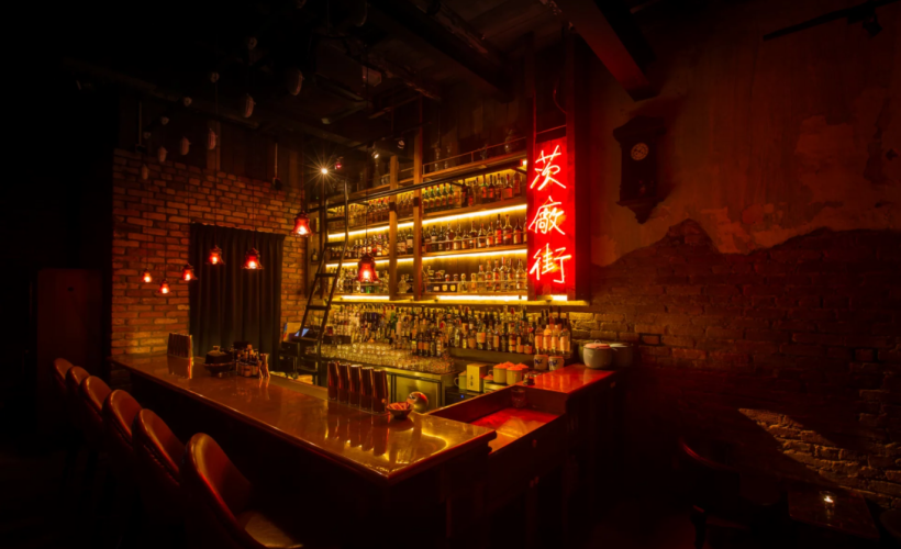 A hidden cocktail bar on Petaling Street in Chinatown Kuala Lumpur (Photo Credit: PS150)
