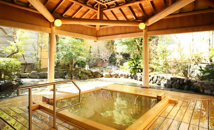 One of the few indoor pools that Sakura Somei Onsen has to offer.
