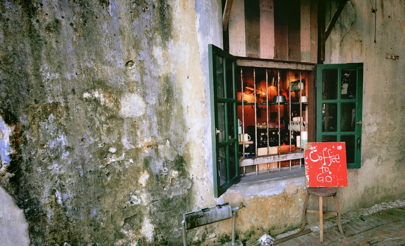 Located at the heart of Old Town Ipoh Mistress Lane or Concubine Lane (二奶巷) today sees pubs and cafes popping up in recent years. (Photo Credit: Flickr / Cheryl Chan)