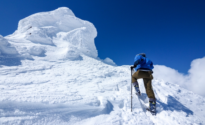 Mt. Mekunnai-dake ski touring (Photo Credit: Flickr / Robert Thomson)