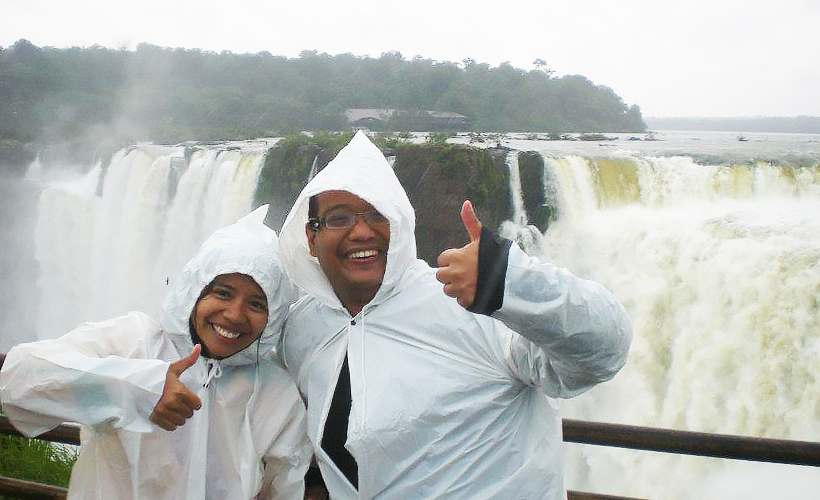 Nadia_-Nadia-with-her-brother-Adnan-at-Iguazu-falls