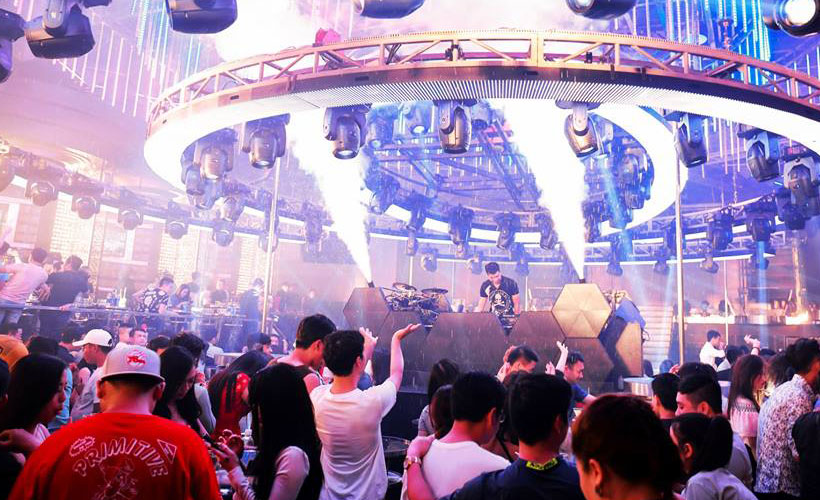 5.-Clubbing-at-New-Phuong-Dong-Nightclub