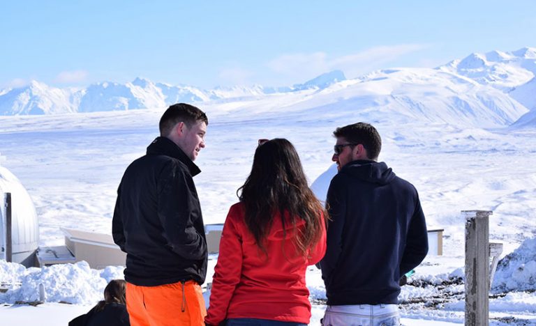 How To Make Friends While Travelling Solo