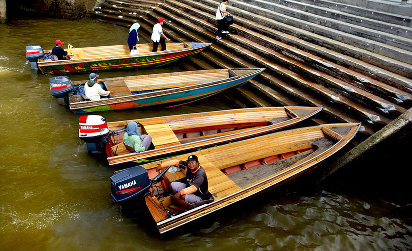 brunei female travel