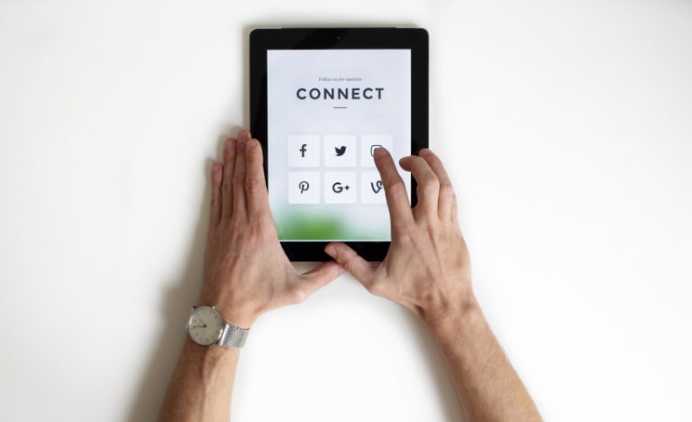 Earn Money From Social Media While You Travel