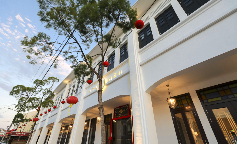 Situated in the heart of Melaka, the Liu Men Hotel is a charming 30-room boutique hotel that blends 1930s colonial art deco and Peranakan accents. 