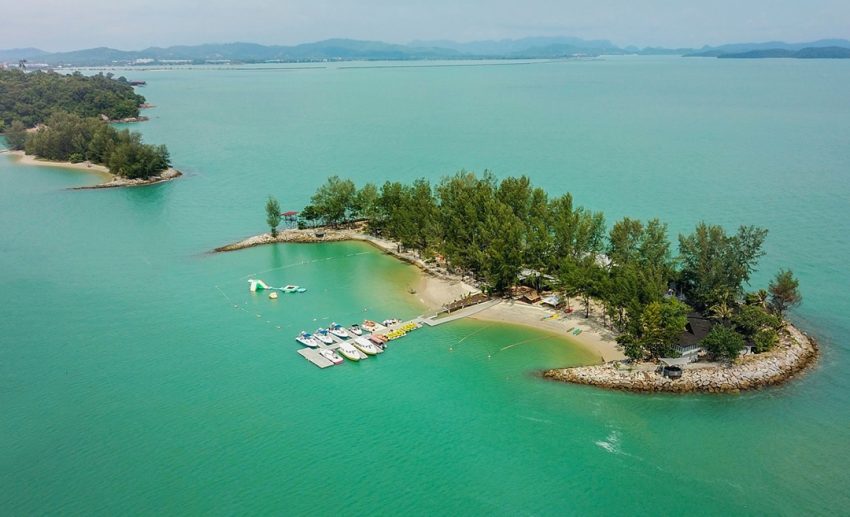 Klook is offering awesome deals of up to 50% off as part of their Bring Me To Langka-Wheee! campaign. Malaysians can easily plan out their entire Langkawi itineraries ranging from attractions to hotel packages, tours, and even car rentals at good discounts.