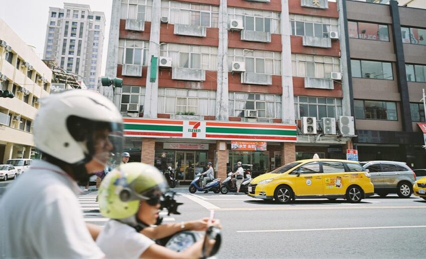 7-Eleven employees are really friendly. You can top-up your MyEasy card here or at Hi-Life convenience stores.