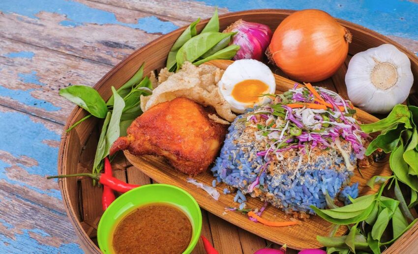 Kelantan: Nasi kerabu (with ayam perchik)
