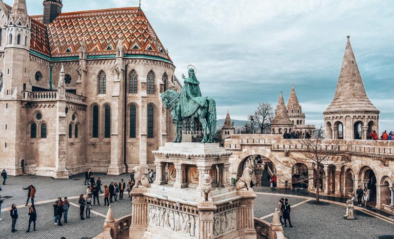 Discover the heart of Budapest through its rich history and architecture by exploring these top 10 must-visit spots.