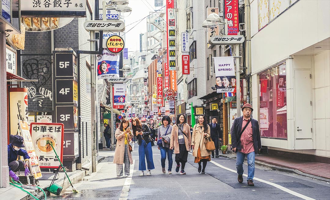 Japanese Etiquette For Travellers, Part 2: Interacting With Locals