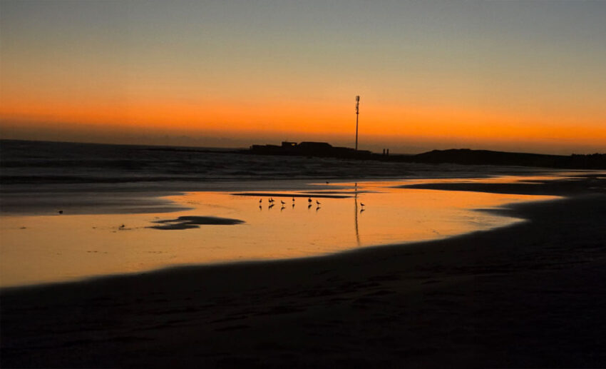 A wide, misty view of Witsand Beach in Cape Town at 6am with no people in sight.